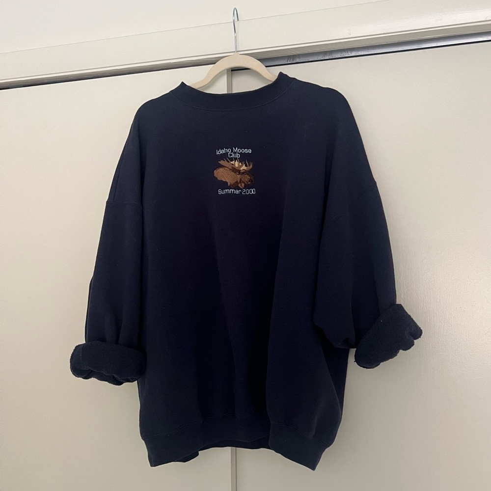 Cozy navy embroidered sweatshirt